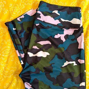 Capri Gym Workout Pants - Green/Lilac Camo